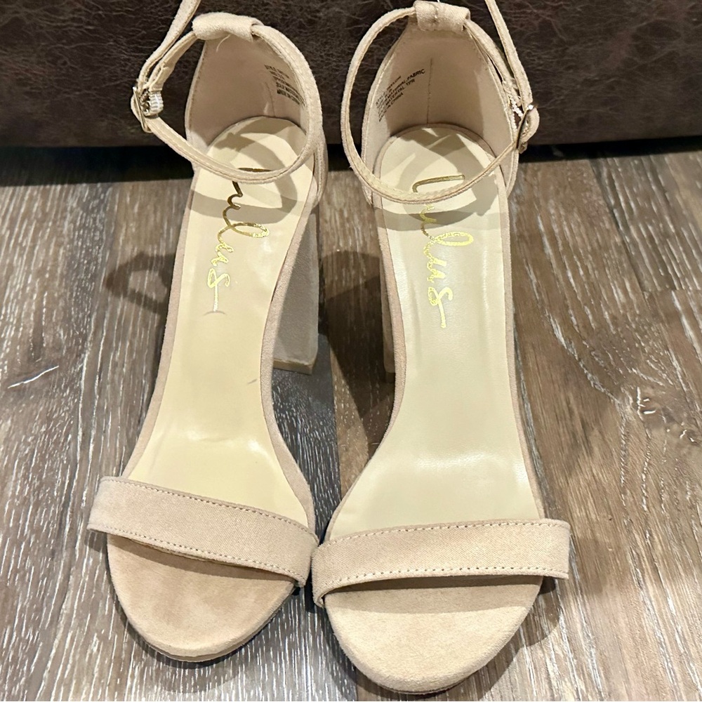NWOB Lulus Taylor Natural Suede Ankle Strap Heels- Sz. 5.5